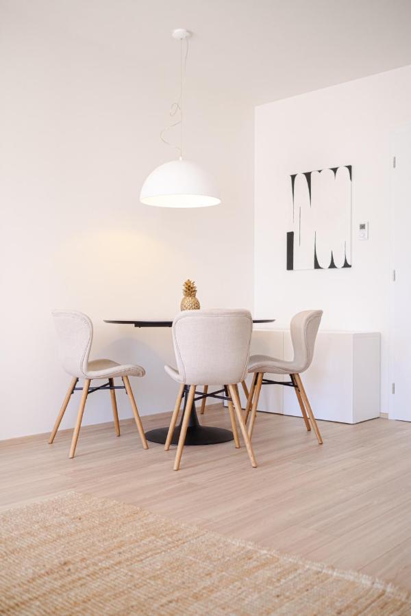 Newly Built Apartment In Vibrant Neighbourhood Praga Esterno foto
