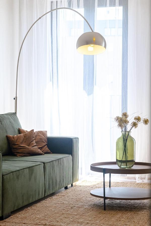 Newly Built Apartment In Vibrant Neighbourhood Praga Esterno foto