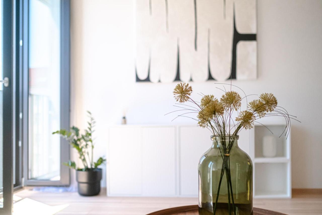 Newly Built Apartment In Vibrant Neighbourhood Praga Esterno foto