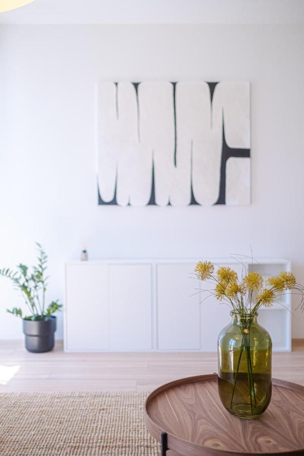 Newly Built Apartment In Vibrant Neighbourhood Praga Esterno foto