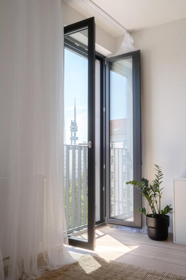Newly Built Apartment In Vibrant Neighbourhood Praga Esterno foto