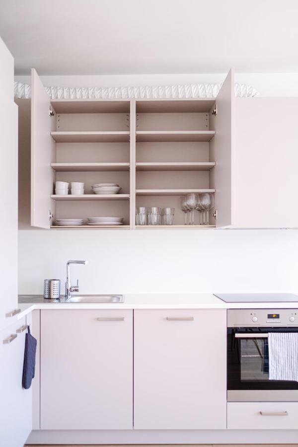 Newly Built Apartment In Vibrant Neighbourhood Praga Esterno foto
