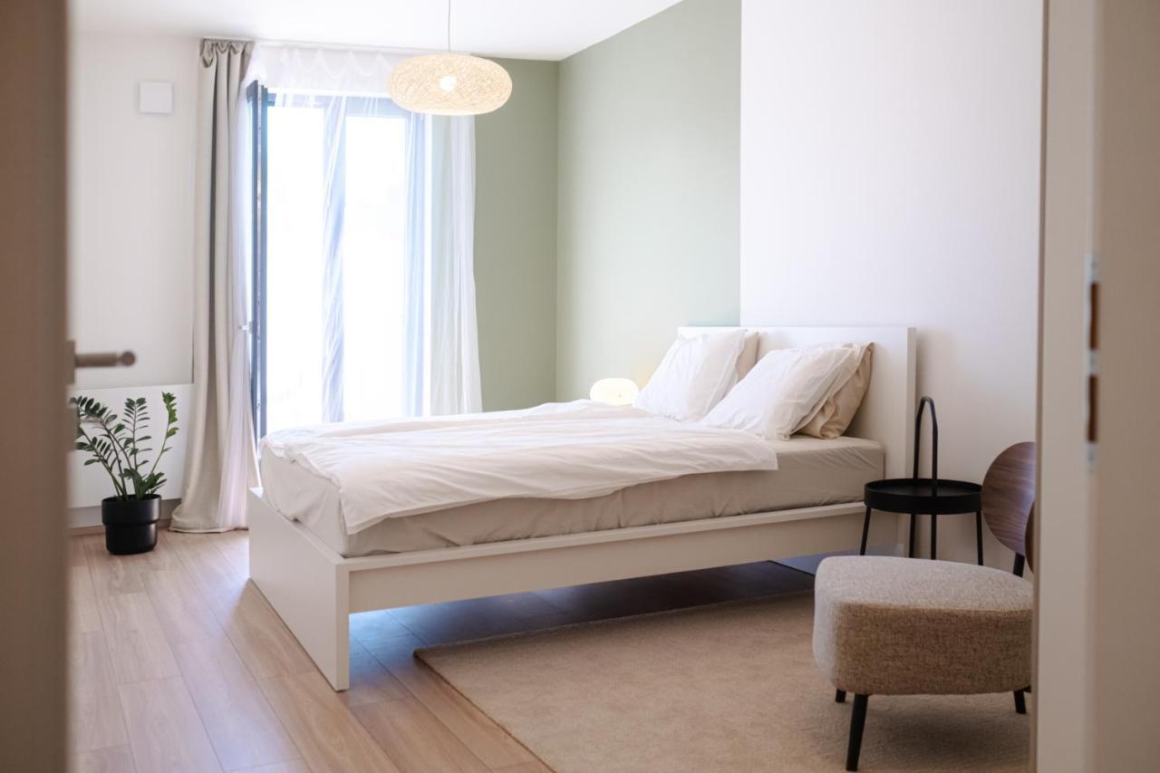 Newly Built Apartment In Vibrant Neighbourhood Praga Esterno foto