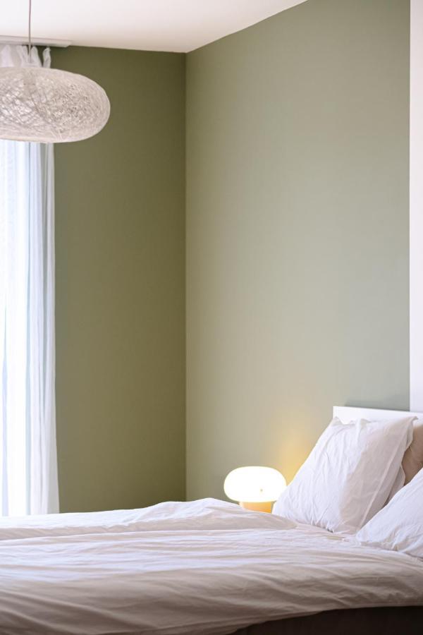 Newly Built Apartment In Vibrant Neighbourhood Praga Esterno foto