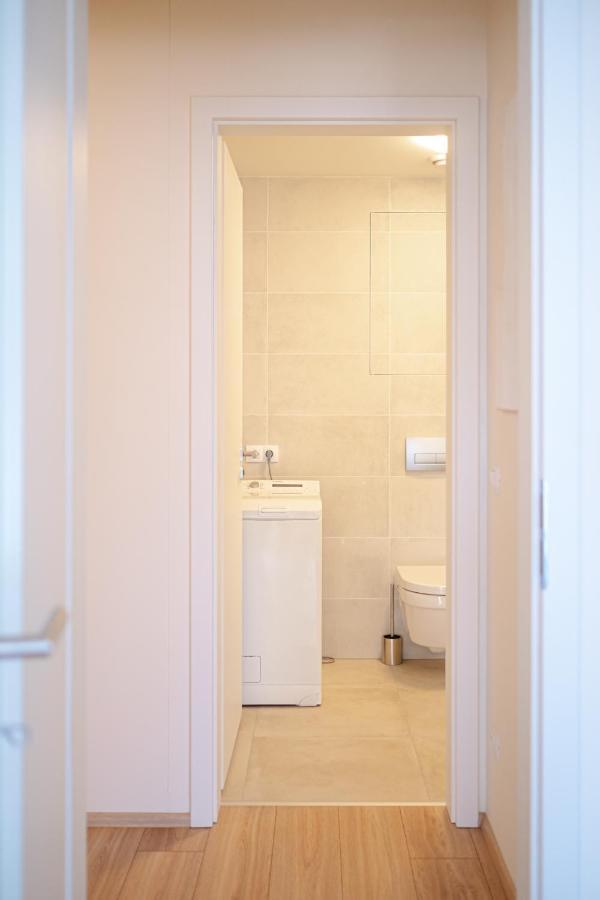 Newly Built Apartment In Vibrant Neighbourhood Praga Esterno foto
